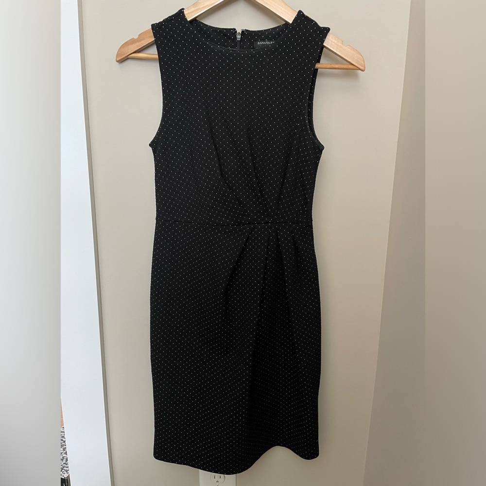 Beautiful Banana Republic Dress with Texture & Dot Detailing in 00P